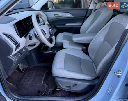 Синий Киа EV5, объемом двигателя 0 л и пробегом 19 тыс. км за 28500 $, фото 6 на Automoto.ua