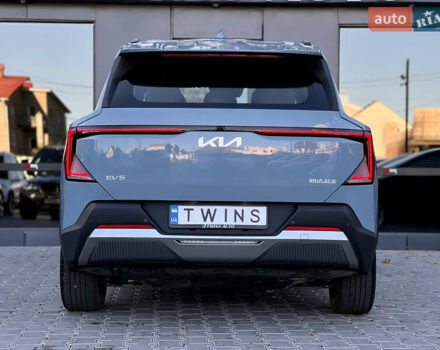 Синий Киа EV5, объемом двигателя 0 л и пробегом 19 тыс. км за 28500 $, фото 4 на Automoto.ua