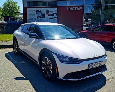 Білий Кіа EV6, об'ємом двигуна 0 л та пробігом 27 тис. км за 25000 $, фото 4 на Automoto.ua