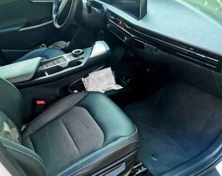 Білий Кіа EV6, об'ємом двигуна 0 л та пробігом 27 тис. км за 25000 $, фото 11 на Automoto.ua