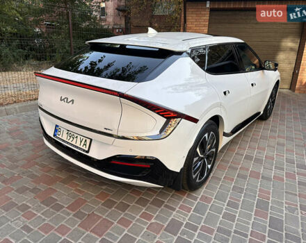Белый Киа EV6, объемом двигателя 0 л и пробегом 23 тыс. км за 29000 $, фото 5 на Automoto.ua
