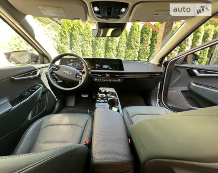 Белый Киа EV6, объемом двигателя 0 л и пробегом 56 тыс. км за 27000 $, фото 43 на Automoto.ua