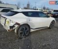 Белый Киа EV6, объемом двигателя 0 л и пробегом 50 тыс. км за 11000 $, фото 2 на Automoto.ua