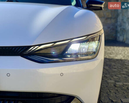Білий Кіа EV6, об'ємом двигуна 0 л та пробігом 189 тис. км за 21900 $, фото 5 на Automoto.ua