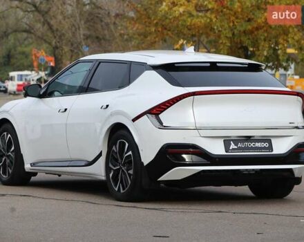 Белый Киа EV6, объемом двигателя 0 л и пробегом 29 тыс. км за 31900 $, фото 4 на Automoto.ua