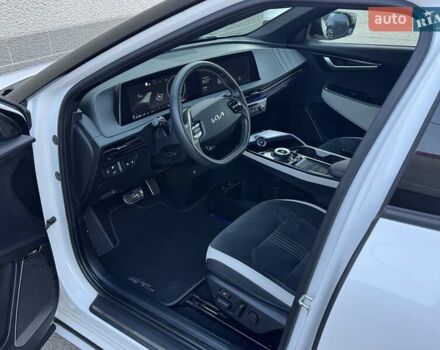 Белый Киа EV6, объемом двигателя 0 л и пробегом 160 тыс. км за 23900 $, фото 9 на Automoto.ua