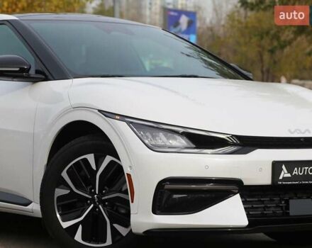 Белый Киа EV6, объемом двигателя 0 л и пробегом 29 тыс. км за 31900 $, фото 3 на Automoto.ua
