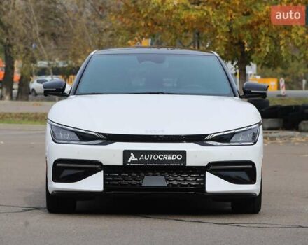 Белый Киа EV6, объемом двигателя 0 л и пробегом 29 тыс. км за 31900 $, фото 1 на Automoto.ua