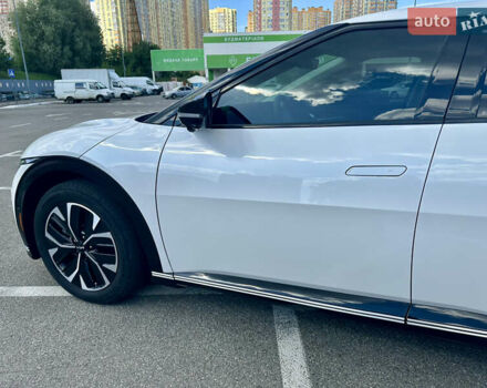 Білий Кіа EV6, об'ємом двигуна 0 л та пробігом 59 тис. км за 28000 $, фото 10 на Automoto.ua