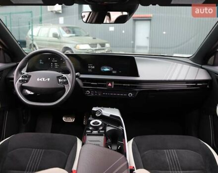 Белый Киа EV6, объемом двигателя 0 л и пробегом 29 тыс. км за 31900 $, фото 13 на Automoto.ua