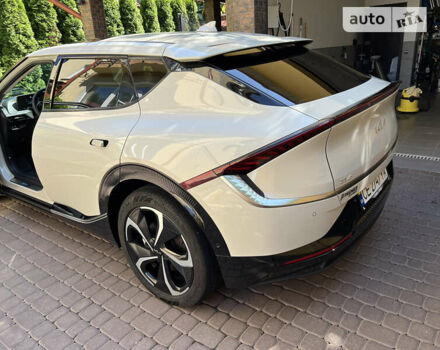 Белый Киа EV6, объемом двигателя 0 л и пробегом 56 тыс. км за 27000 $, фото 8 на Automoto.ua