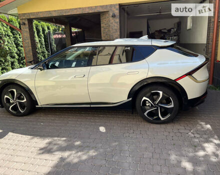 Белый Киа EV6, объемом двигателя 0 л и пробегом 56 тыс. км за 27700 $, фото 4 на Automoto.ua