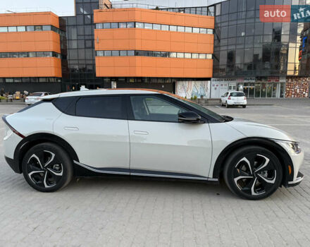 Белый Киа EV6, объемом двигателя 0 л и пробегом 56 тыс. км за 27000 $, фото 49 на Automoto.ua
