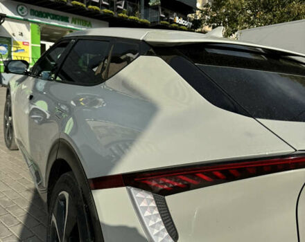 Белый Киа EV6, объемом двигателя 0 л и пробегом 56 тыс. км за 26399 $, фото 2 на Automoto.ua