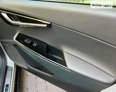 Белый Киа EV6, объемом двигателя 0 л и пробегом 56 тыс. км за 26399 $, фото 36 на Automoto.ua