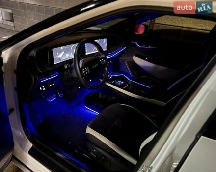 Белый Киа EV6, объемом двигателя 0 л и пробегом 160 тыс. км за 23900 $, фото 20 на Automoto.ua