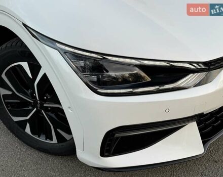 Белый Киа EV6, объемом двигателя 0 л и пробегом 160 тыс. км за 23900 $, фото 3 на Automoto.ua