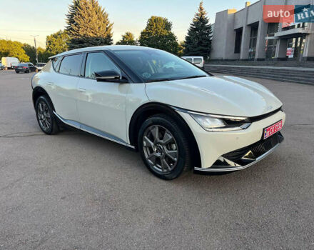 Білий Кіа EV6, об'ємом двигуна 0 л та пробігом 55 тис. км за 26900 $, фото 3 на Automoto.ua