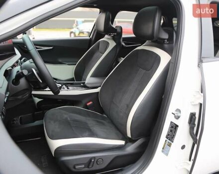 Белый Киа EV6, объемом двигателя 0 л и пробегом 29 тыс. км за 31900 $, фото 8 на Automoto.ua