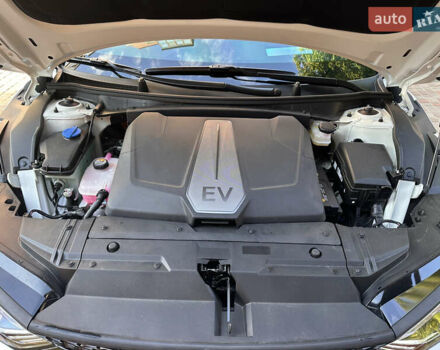 Белый Киа EV6, объемом двигателя 0 л и пробегом 23 тыс. км за 29000 $, фото 9 на Automoto.ua