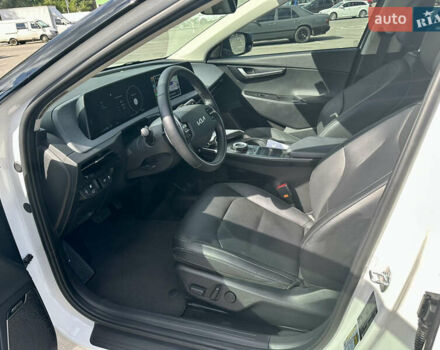 Білий Кіа EV6, об'ємом двигуна 0 л та пробігом 59 тис. км за 28000 $, фото 17 на Automoto.ua