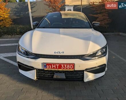 Белый Киа EV6, объемом двигателя 0 л и пробегом 58 тыс. км за 26000 $, фото 4 на Automoto.ua