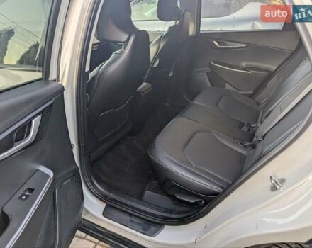 Білий Кіа EV6, об'ємом двигуна 0 л та пробігом 57 тис. км за 26000 $, фото 12 на Automoto.ua