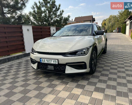 Білий Кіа EV6, об'ємом двигуна 0 л та пробігом 41 тис. км за 26400 $, фото 2 на Automoto.ua