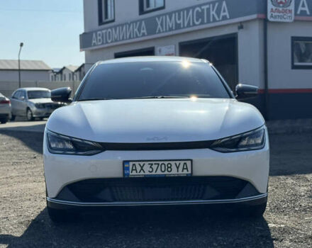 Білий Кіа EV6, об'ємом двигуна 0 л та пробігом 17 тис. км за 25800 $, фото 5 на Automoto.ua