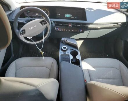 Белый Киа EV6, объемом двигателя 0 л и пробегом 32 тыс. км за 8700 $, фото 7 на Automoto.ua