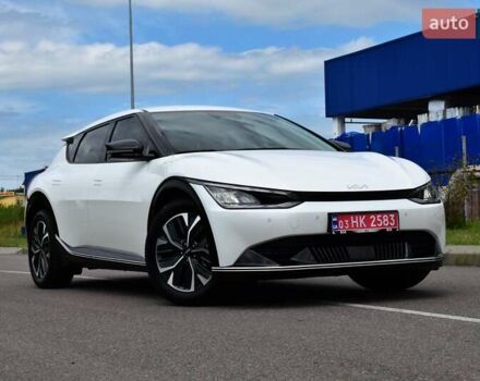 Белый Киа EV6, объемом двигателя 0 л и пробегом 59 тыс. км за 28700 $, фото 4 на Automoto.ua