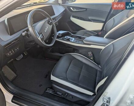 Белый Киа EV6, объемом двигателя 0 л и пробегом 58 тыс. км за 26000 $, фото 12 на Automoto.ua