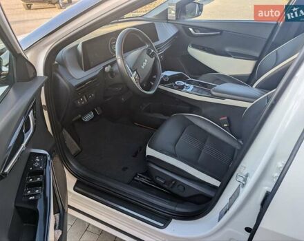 Белый Киа EV6, объемом двигателя 0 л и пробегом 58 тыс. км за 26000 $, фото 13 на Automoto.ua