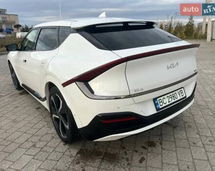 Белый Киа EV6, объемом двигателя 0 л и пробегом 48 тыс. км за 24900 $, фото 6 на Automoto.ua