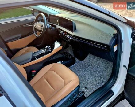 Белый Киа EV6, объемом двигателя 0 л и пробегом 33 тыс. км за 27700 $, фото 26 на Automoto.ua
