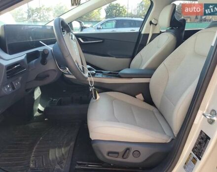 Белый Киа EV6, объемом двигателя 0 л и пробегом 32 тыс. км за 8700 $, фото 6 на Automoto.ua