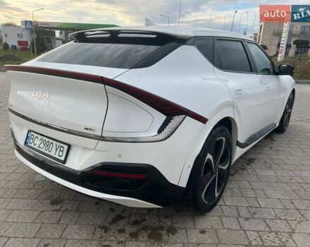 Белый Киа EV6, объемом двигателя 0 л и пробегом 48 тыс. км за 24900 $, фото 4 на Automoto.ua