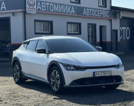 Білий Кіа EV6, об'ємом двигуна 0 л та пробігом 17 тис. км за 25800 $, фото 4 на Automoto.ua