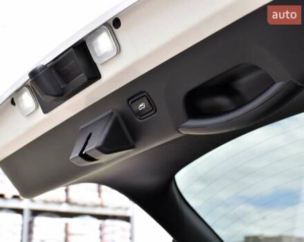 Белый Киа EV6, объемом двигателя 0 л и пробегом 59 тыс. км за 28700 $, фото 70 на Automoto.ua