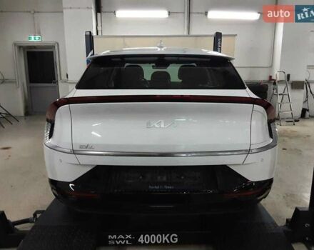 Белый Киа EV6, объемом двигателя 0 л и пробегом 182 тыс. км за 23900 $, фото 10 на Automoto.ua