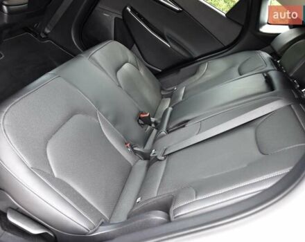 Белый Киа EV6, объемом двигателя 0 л и пробегом 59 тыс. км за 28700 $, фото 65 на Automoto.ua