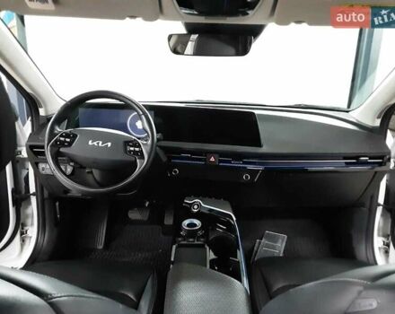 Белый Киа EV6, объемом двигателя 0 л и пробегом 182 тыс. км за 23900 $, фото 13 на Automoto.ua