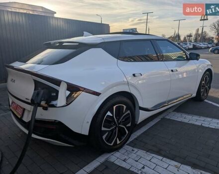 Белый Киа EV6, объемом двигателя 0 л и пробегом 58 тыс. км за 26000 $, фото 1 на Automoto.ua
