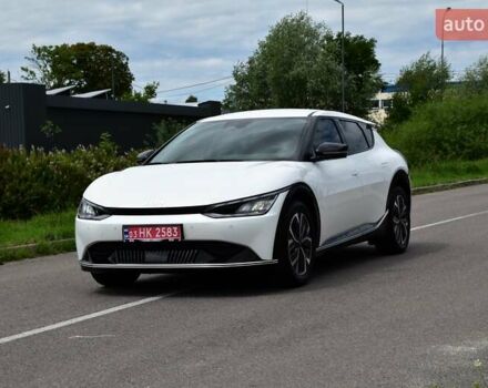 Белый Киа EV6, объемом двигателя 0 л и пробегом 59 тыс. км за 28700 $, фото 6 на Automoto.ua