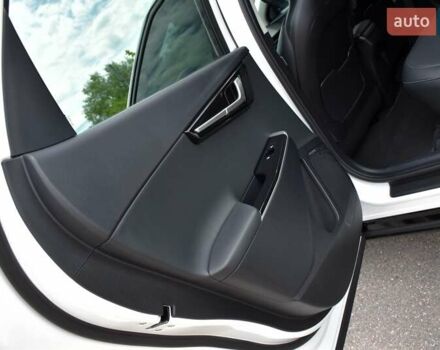 Белый Киа EV6, объемом двигателя 0 л и пробегом 59 тыс. км за 28700 $, фото 66 на Automoto.ua
