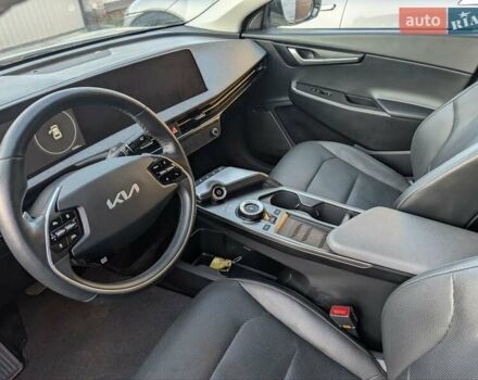 Білий Кіа EV6, об'ємом двигуна 0 л та пробігом 57 тис. км за 26000 $, фото 15 на Automoto.ua