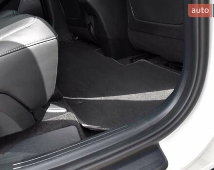 Белый Киа EV6, объемом двигателя 0 л и пробегом 59 тыс. км за 28700 $, фото 61 на Automoto.ua