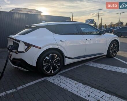 Белый Киа EV6, объемом двигателя 0 л и пробегом 58 тыс. км за 26000 $, фото 3 на Automoto.ua