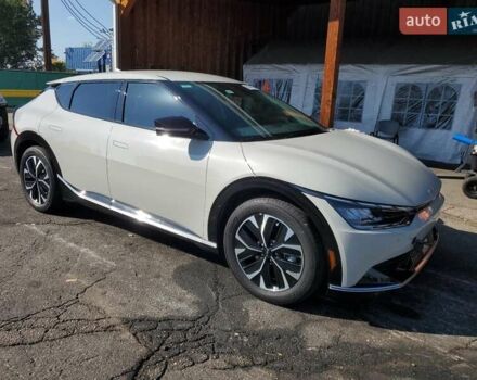 Белый Киа EV6, объемом двигателя 0 л и пробегом 32 тыс. км за 8700 $, фото 3 на Automoto.ua