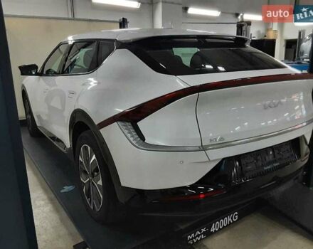 Белый Киа EV6, объемом двигателя 0 л и пробегом 182 тыс. км за 23900 $, фото 9 на Automoto.ua